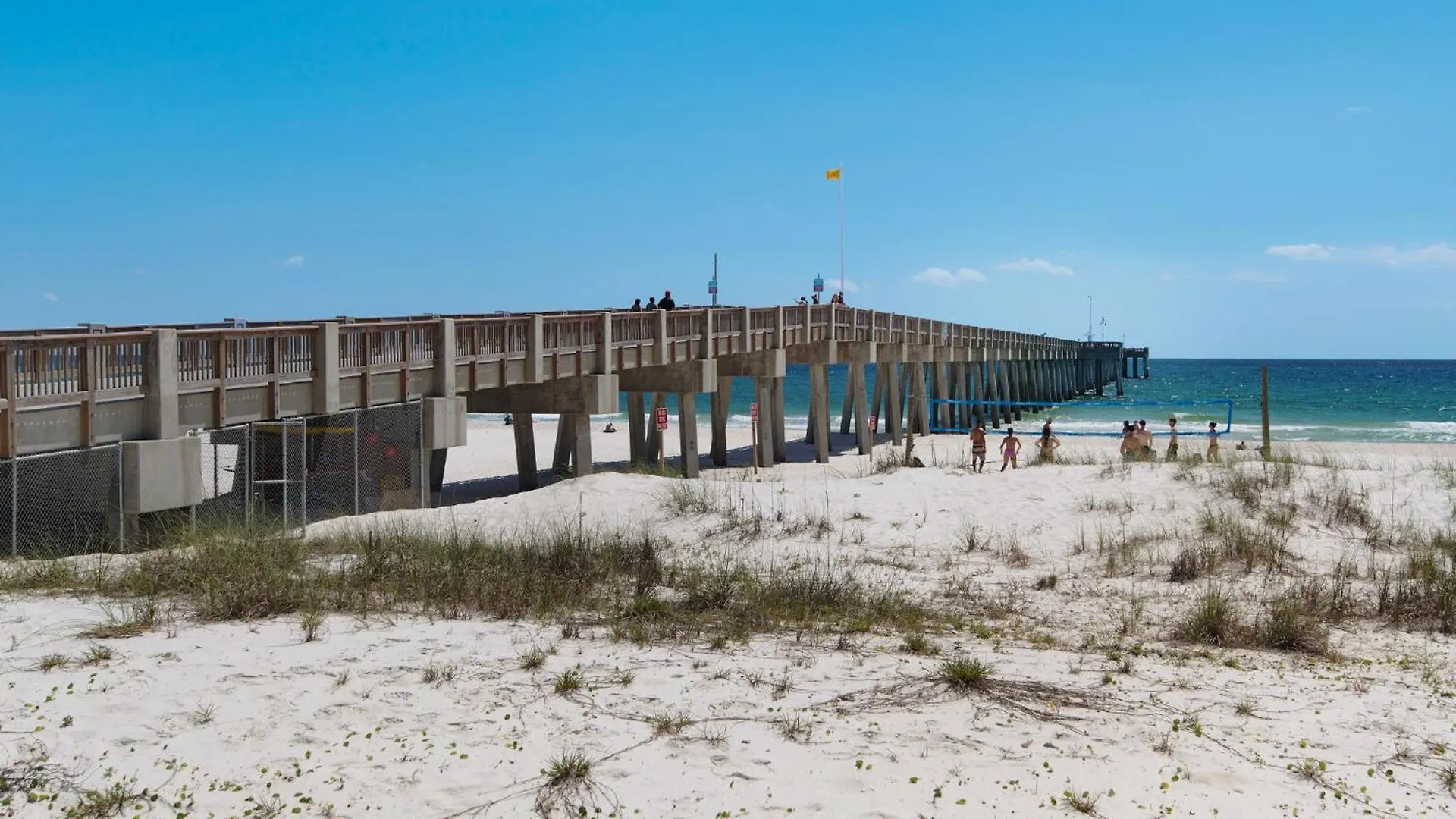 Gulf Front Master Bedroom! 2 Pools & Hot Tubs! Sleeps 8! Panama City Beach Holiday home